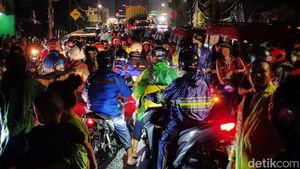 Jalan Diputus Banjir, Lalin Petukangan Jakarta Kusut