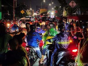 Jalan Diputus Banjir, Lalin Petukangan Jakarta Kusut