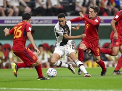 Jerman kemudian bertemu rivalnya di Eropa, Spanyol, pada laga kedua. Jawara Piala Dunia empat kali itu menghindari kekalahan lewat gol menit akhir Niclas Fullkrug yang memaksa duel berakhir imbang 1-1. Hasil imbang itu membawa Jerman ke posisi buncit lantaran di laga lain Kosta Rika menang 1-0 atas Jepang. Jerman menjalani laga hidup-mati kontra Kosta Rika pada pertandingan pamungkas Grup E. Getty Images/DeFodi Images  