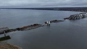 Jembatan di Ukraina Runtuh Kena Serang Rusia