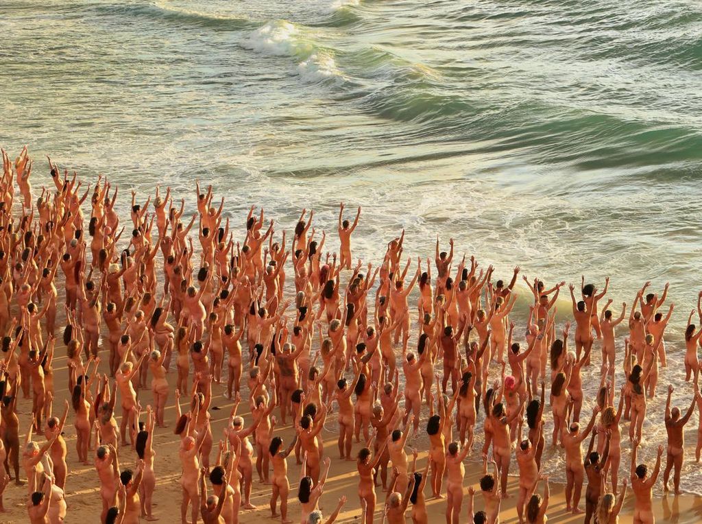 2.500 Orang Bugil di Pantai Bondi, Ngapain ya? 2.500 Orang Bugil di Pantai Bondi, Ngapain ya?