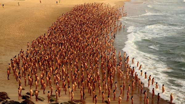 Kampanye Kanker Kulit, 2.500 Orang Telanjang di Pantai Australia