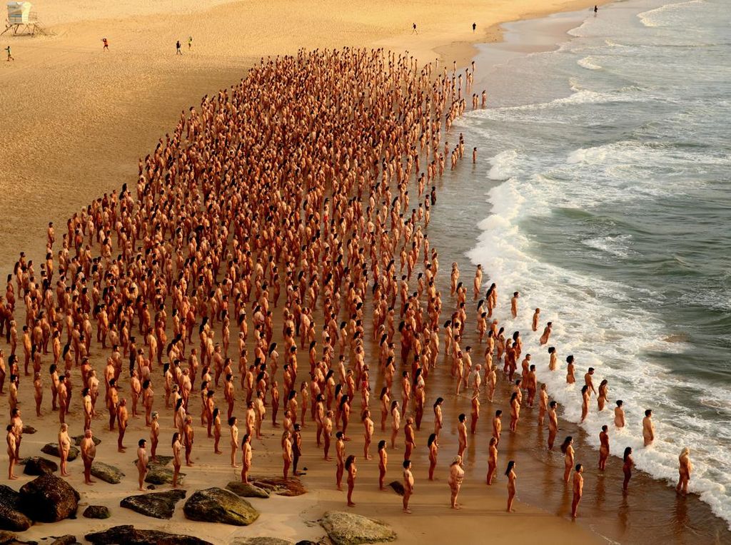 Heboh 2.500 Orang Telanjang Bulat di Pantai Australia, Ada Apa? Heboh 2.500 Orang Telanjang Bulat di Pantai Australia, Ada Apa?