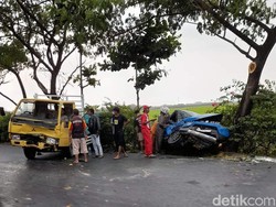 Truk Adu Banteng dengan S-Presso di Bojonegoro, Satu Orang Tewas