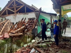 Hujan Deras di Ciamis, Satu Ruangan Madrasah Ambruk