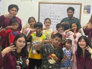 Keseruan Mahasiswa Ciputra Ajarkan Bahasa Inggris untuk Anak-anak Keseruan Mahasiswa Ciputra Ajarkan Bahasa Inggris untuk Anak-anak