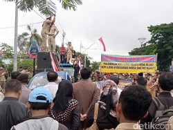 Massa Geruduk Kantor Bupati Purworejo, Tuntut Dana RTLH Rp 5,9 M Cair