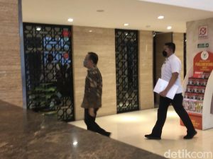 Mensesneg Tiba di DPR Jelang Pengumuman Calon Panglima TNI