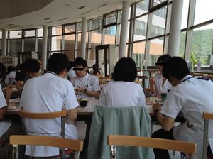 Sering Curi Makanan Teman, Siswa Muslim Ini Dijebak Pakai Daging Babi