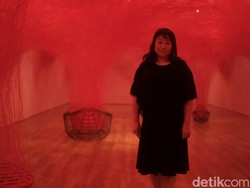 Chiharu Shiota Bolak-balik ke Pabrik Penyembelihan Sapi, Hasilkan Karya Seni