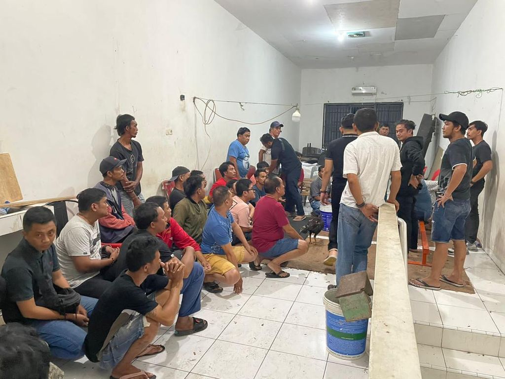 Polisi Kembali Gerebek Judi Sabung Ayam di Makassar, 32 Pelaku Ditangkap!