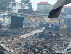 5 Jam Api Membakar Pasar Kesamben Blitar Padam, Damkar Lakukan Pembasahan
