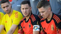 Belakangan FIFA justru menunjukkan sikap plin-plan di Piala Dunia 2022 Qatar. Jika sebelumnya melarang soal simbol LGBT di dalam stadion, kini aturan itu dicabut. FIFA telah mengizinkan pemakaian bendera berwarna pelangi dan topi ember untuk masuk ke stadion dalam pertandingan Piala Dunia 2022 Qatar. Vincent Kalut/Photo News/Getty Images  