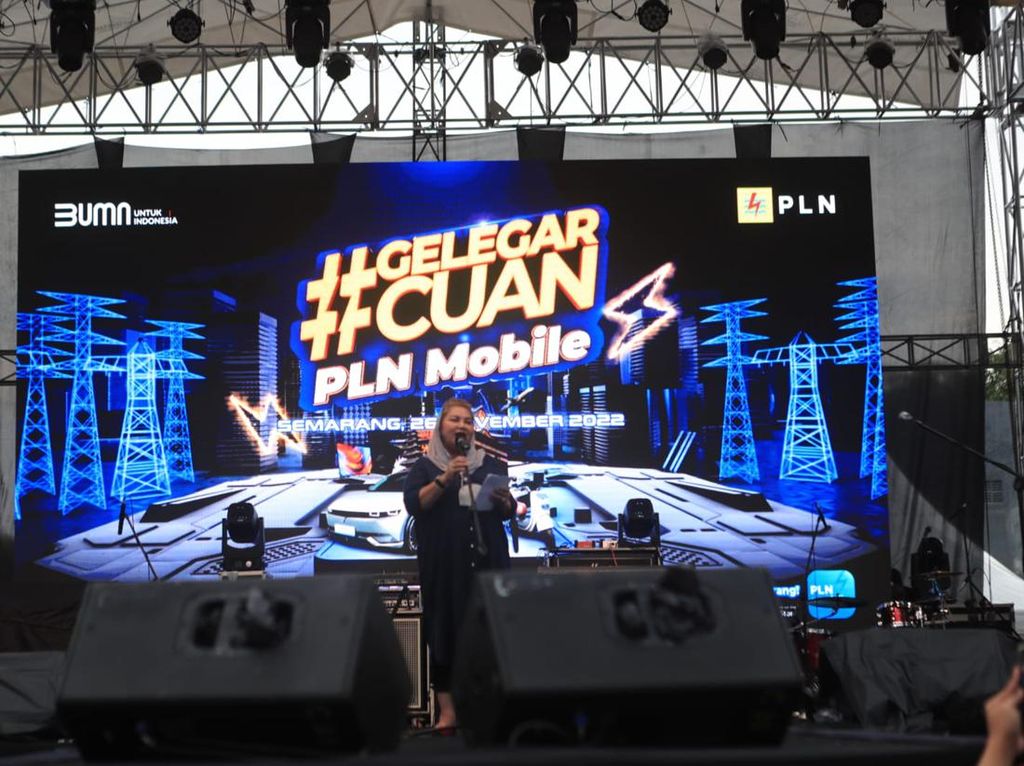 Roadshow ke Semarang, PLN Bagi-bagi Hadiah ke Pelanggan PLN Mobile