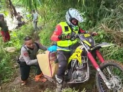 Kirim Bantuan, Polisi di Cianjur Pakai Trail Terobos Daerah Terisolir