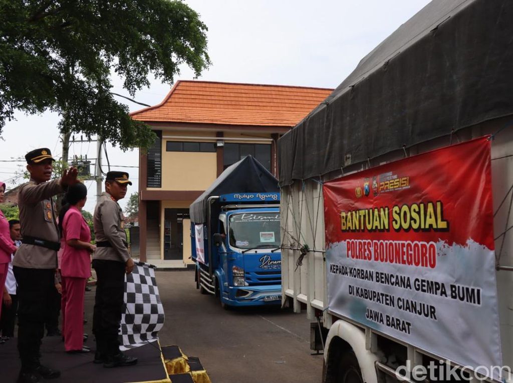 Polisi Bojonegoro Salurkan Bantuan untuk Korban Gempa Cianjur