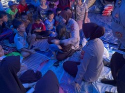 Jurus Pamungkas Polres Karawang Usir Kesedihan Korban Gempa Cianjur