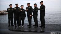 Potret Puan Hingga Kapolri dengan Brevet Kehormatan Hiu Kencana