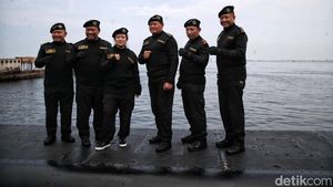 Potret Puan Hingga Kapolri dengan Brevet Kehormatan Hiu Kencana