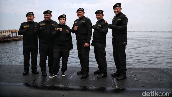 Potret Puan Hingga Kapolri dengan Brevet Kehormatan Hiu Kencana