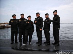 Potret Puan Hingga Kapolri dengan Brevet Kehormatan Hiu Kencana