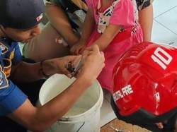 Damkar Bogor Bantu Lepas Jari Bocah Tersangkut di Lubang Kunci