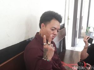 Reza Arap Kerap Diisukan Miring: Percaya Apa yang Mau Kalian Percaya Saja! Reza Arap Kerap Diisukan Miring: Percaya Apa yang Mau Kalian Percaya Saja!