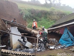 4 Rumah Warga Tengger di Lereng Bromo Rusak Tertimpa Longsor