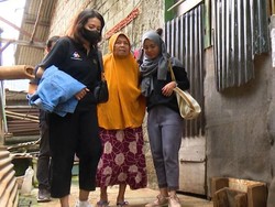 Sempat Sakit, Mari Bantu Nenek Penjual Pecel yang Hidup Sendiri