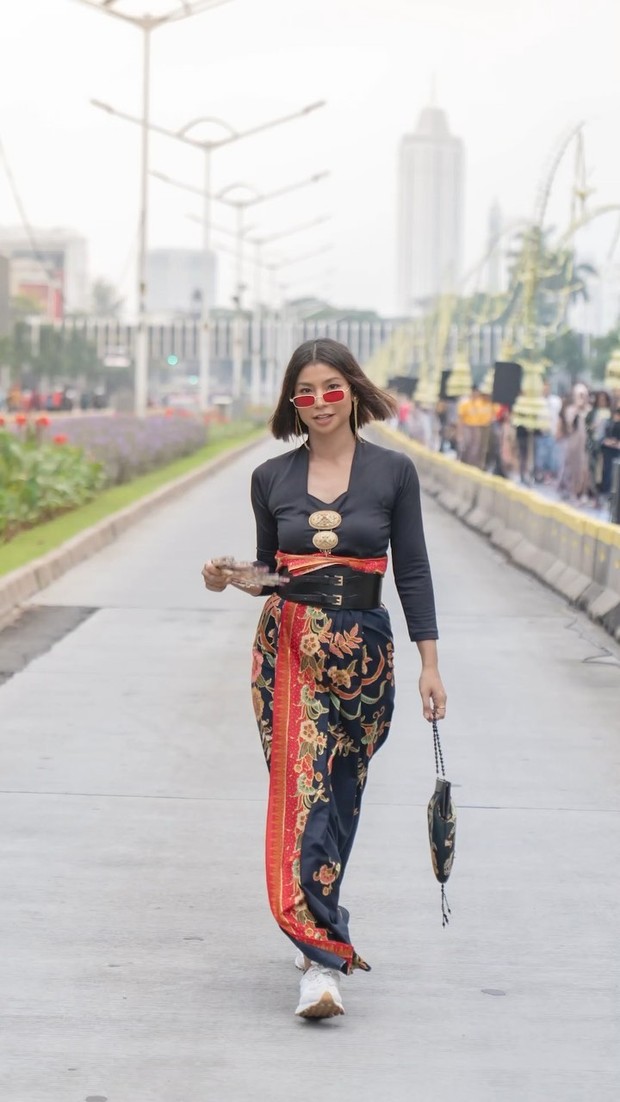 Shareefa Daanish parade catwalk Hari Batik Nasional 2022