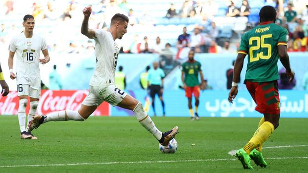 Soccer Football - FIFA World Cup Qatar 2022 - Group G - Cameroon v Serbia - Al Janoub Stadium, Al Wakrah, Qatar - November 28, 2022 Serbia's Sergej Milinkovic-Savic scores their second goal REUTERS/Hannah Mckay