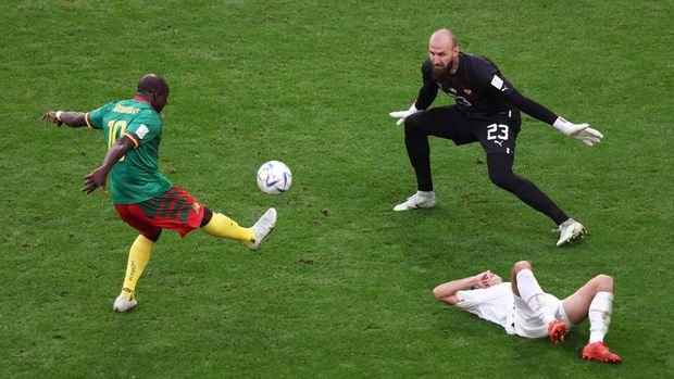 Soccer Football - FIFA World Cup Qatar 2022 - Group G - Cameroon v Serbia - Al Janoub Stadium, Al Wakrah, Qatar - November 28, 2022 Cameroon's Vincent Aboubakar scores their second goal REUTERS/Marko Djurica