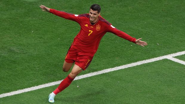 Soccer Football - FIFA World Cup Qatar 2022 - Group E - Spain v Germany - Al Bayt Stadium, Al Khor, Qatar - November 27, 2022 Spain's Alvaro Morata celebrates scoring their first goal REUTERS/Molly Darlington
