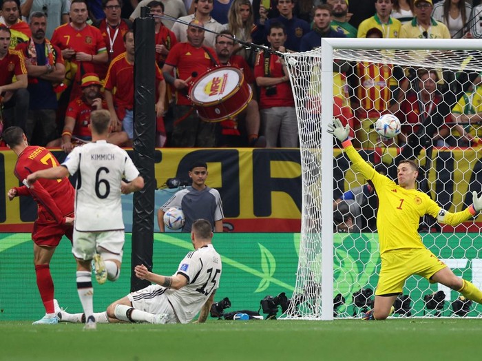 Soccer Football - FIFA World Cup Qatar 2022 - Group E - Spain v Germany - Al Bayt Stadium, Al Khor, Qatar - November 27, 2022 Spain's Alvaro Morata scores their first goal REUTERS/Matthew Childs