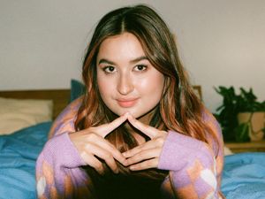 Stephanie Poetri Bicara Zodiaknya dan Sang Pacar di Astrologically Illogical Stephanie Poetri Bicara Zodiaknya dan Sang Pacar di Astrologically Illogical
