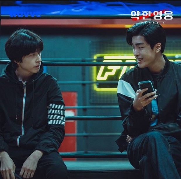 Still Cut Hong Kyung dan Kim Su Gyeom / Foto : instagram.com/wavve.official
