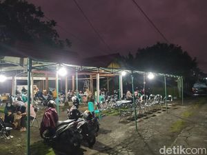 Rumah Duka Sekeluarga Tewas Diracun di Mertoyudan Ramai Pelayat Rumah Duka Sekeluarga Tewas Diracun di Mertoyudan Ramai Pelayat