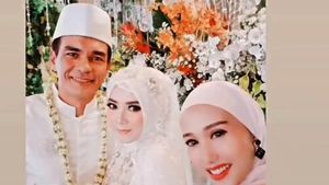 Kemesraan Teddy Syah dan Istri Baru