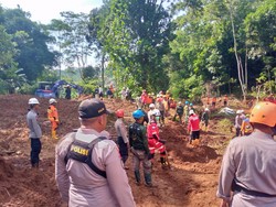 Evakuasi Gempa Cianjur, Polri Cari Korban yang Sempat Bergelantung di Pohon