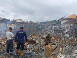 Labfor Polda Jatim Olah TKP Cari Penyebab Kebakaran Pasar Kesamben