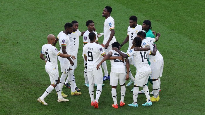 AL RAYYAN, QATAR - NOVEMBER 28: Ghana players huddle prior to the FIFA World Cup Qatar 2022 Group H match between Korea Republic and Ghana at Education City Stadium on November 28, 2022 in Al Rayyan, Qatar. (Photo by Dean Mouhtaropoulos/Getty Images)
