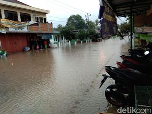 Banjir 1,5 Meter Putus Jalur Jogja-Baturetno di Pracimantoro Wonogiri