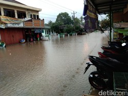 Banjir 1,5 Meter Putus Jalur Jogja-Baturetno di Pracimantoro Wonogiri