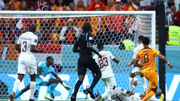 AL KHOR, QATAR - NOVEMBER 29:   Cody Gakpo of the Netherlands scores the first goal during the FIFA World Cup Qatar 2022 Group A match between Netherlands and Qatar at Al Bayt Stadium on November 29, 2022 in Al Khor, Qatar. (Photo by Chris Brunskill/Fantasista/Getty Images)