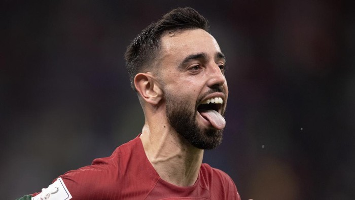 LUSAIL CITY, QATAR - NOVEMBER 28: Bruno Fernandes of Portugal celebrates scoring his second goal from the penalty spot during the FIFA World Cup Qatar 2022 Group H match between Portugal and Uruguay at Lusail Stadium on November 28, 2022 in Lusail City, Qatar. (Photo by Visionhaus/Getty Images)