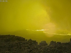 Dunia Hari Ini: Gunung Berapi Aktif Terbesar di Dunia Mulai Meletus