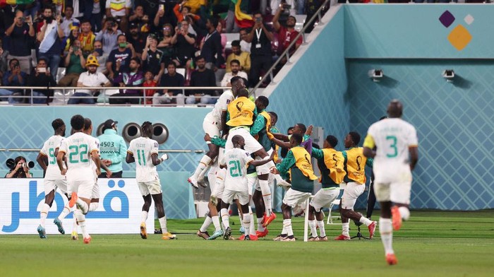 DOHA, QATAR - NOVEMBER 29: Ismaila Sarr of Senegal celebrates with teammates after scoring their team’s first goal off a penalty during the FIFA World Cup Qatar 2022 Group A match between Ecuador and Senegal at Khalifa International Stadium on November 29, 2022 in Doha, Qatar. (Photo by Elsa/Getty Images)
