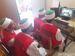 4 Pentolan Khilafatul Muslimin Brebes Divonis 7-10 Bulan Penjara 4 Pentolan Khilafatul Muslimin Brebes Divonis 7-10 Bulan Penjara