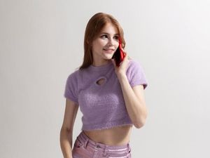 5 Item Fashion Ini Wajib Kamu Punya Kalau Ingin Bergaya ala Y2K 5 Item Fashion Ini Wajib Kamu Punya Kalau Ingin Bergaya ala Y2K