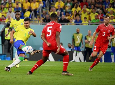 Gol Spektakuler Casemiro Bawa Brasil Lolos 16 Besar Piala Dunia 2022